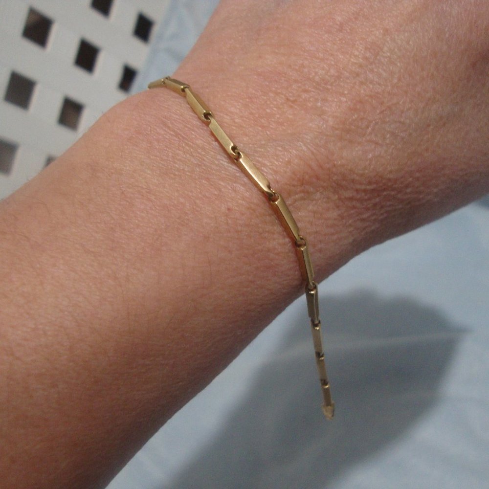 14k Solid gold bar bracelet 7"